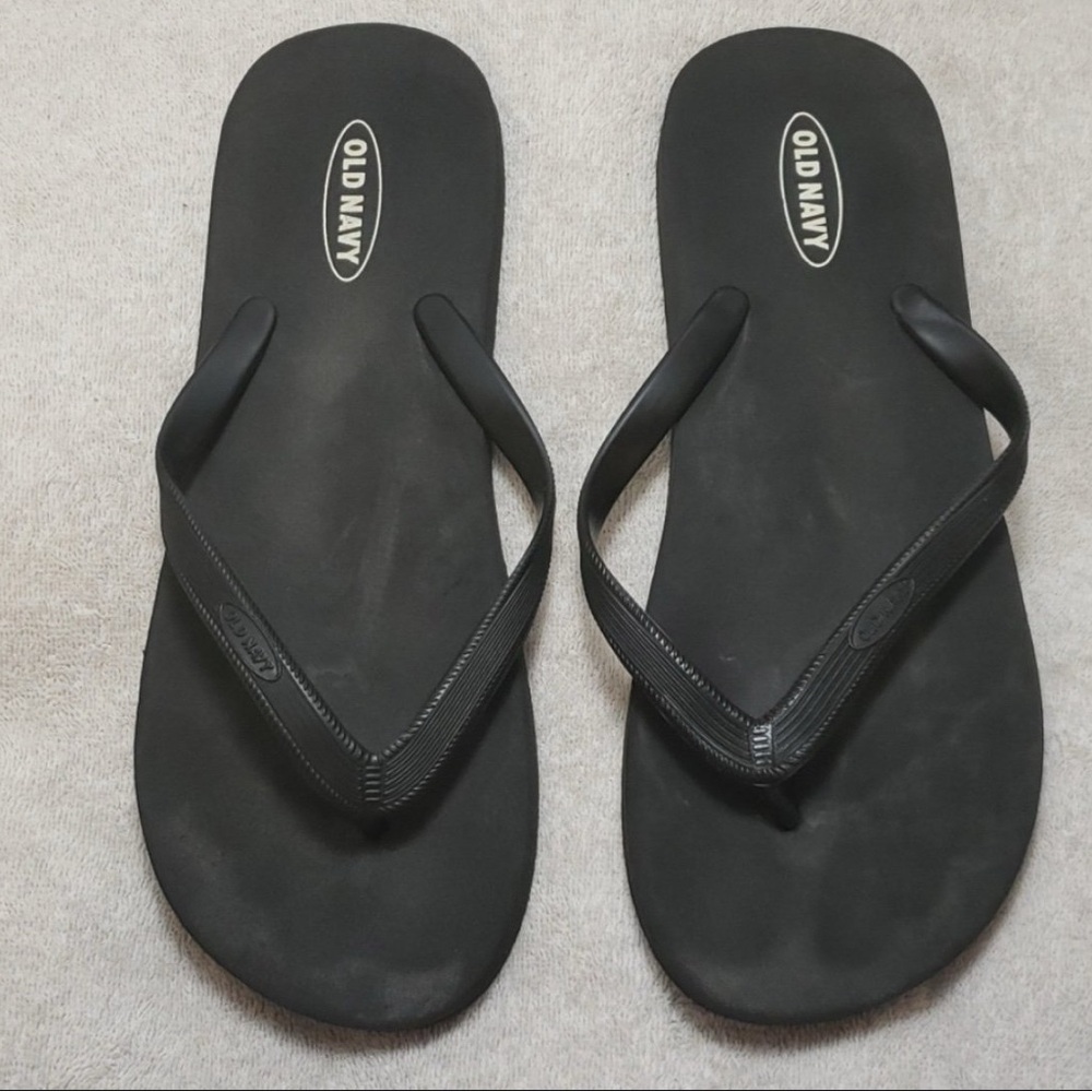 Buying Old Navy Classic Blue or Black Flip Flops